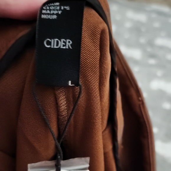 Cider Chestnut High-Waisted Shorts - Picture 4 of 5